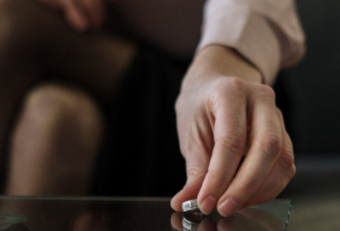 广州市出轨调查；发现对方出轨法律会如何处置