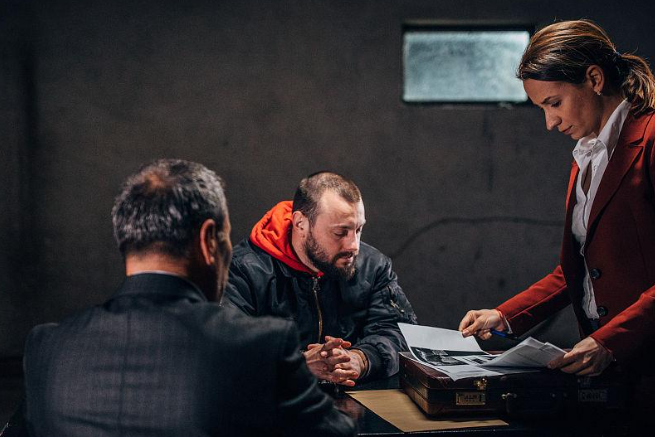 无锡市私家调查；离婚对方藏房产证怎么解决